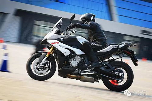 誰說摩托車彎道里不能剎車？——以寶馬S1000XR為例，探秘現(xiàn)代電控的彎道駕馭哲學