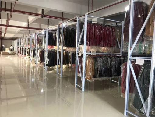 轟動(dòng)全城 鳳城 百利家購物廣場(chǎng)二樓 雙面羊絨大衣廠家展銷,全場(chǎng)1折 全場(chǎng)1折 11月18日震撼來襲 盛大開業(yè)